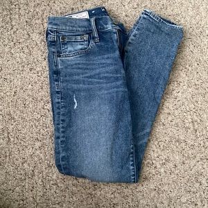 Gap Midrise Skinny Jean - size 26/2